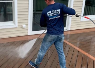 employee power washing a Trex wood deck in Monmouth County, NJ